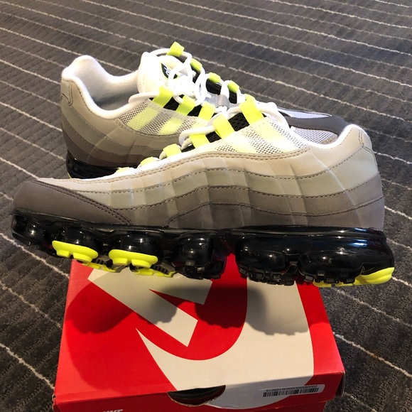 Men’s Nike Air Vapormax 95 - Picture 3 of 7